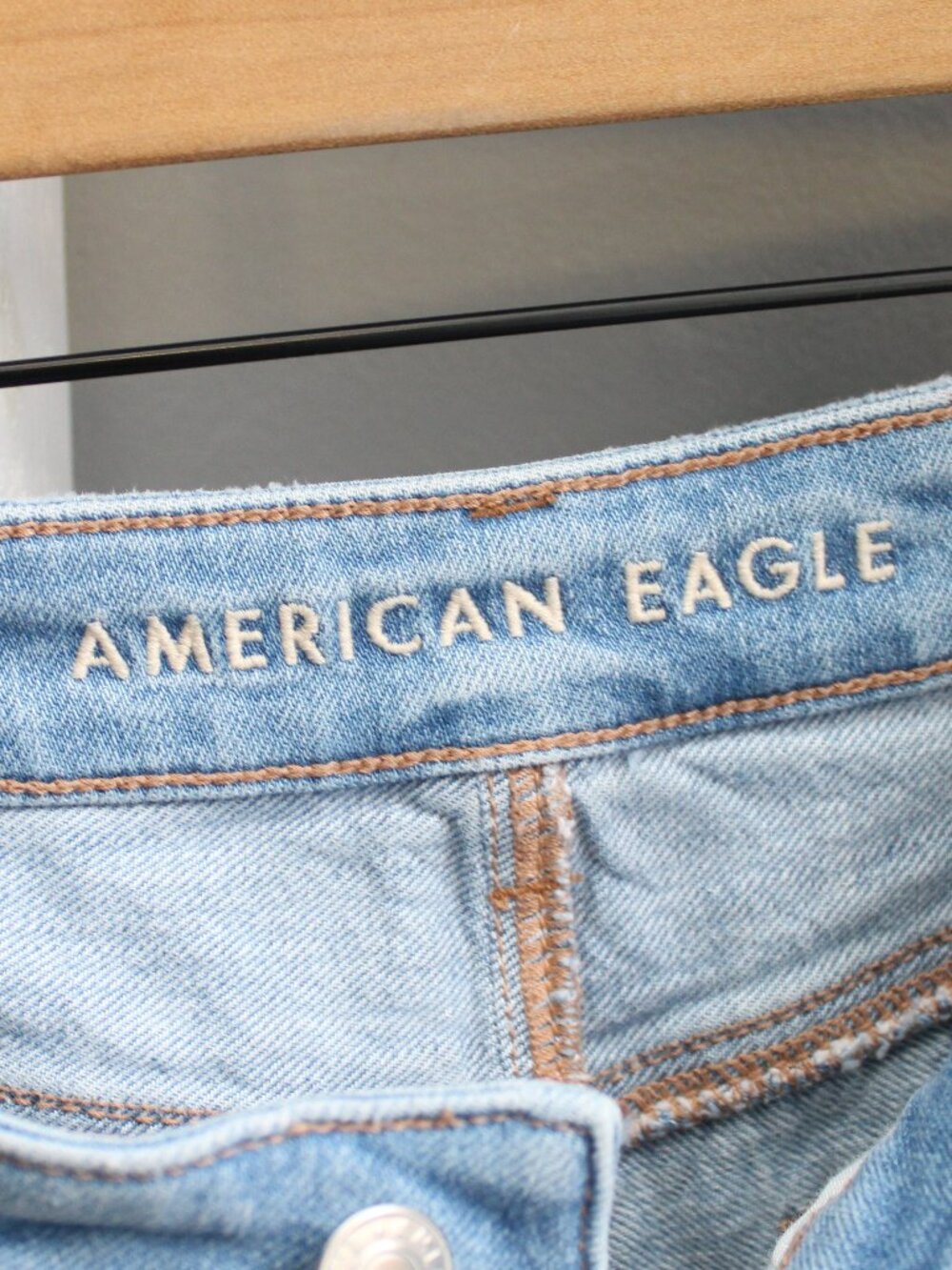 American Eagle AE Patch Me Up Blue Floral High-Rise Denim Mom Shorts Size 4 - Picture 4 of 11